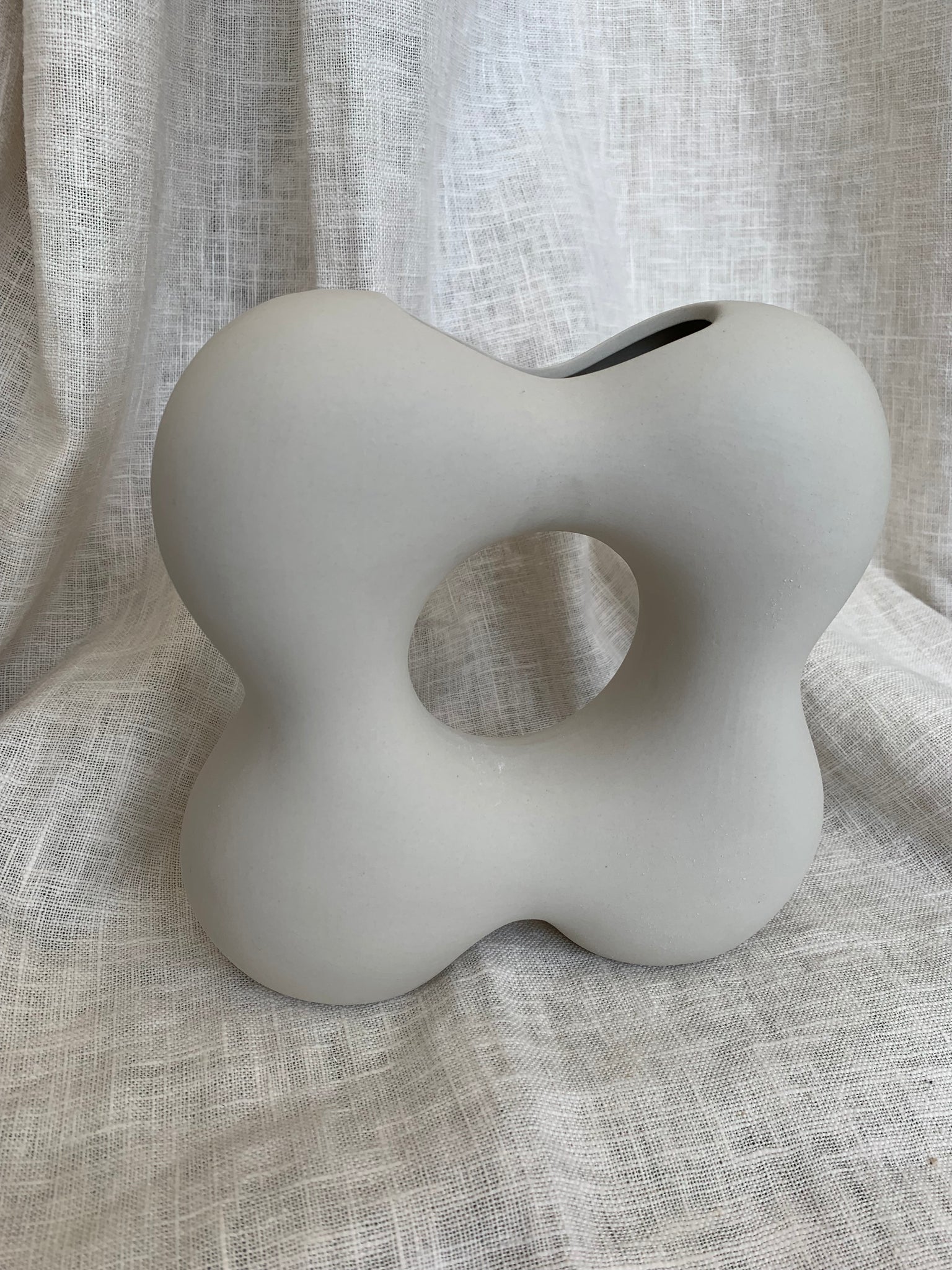 GROOVY FLOWER VASE