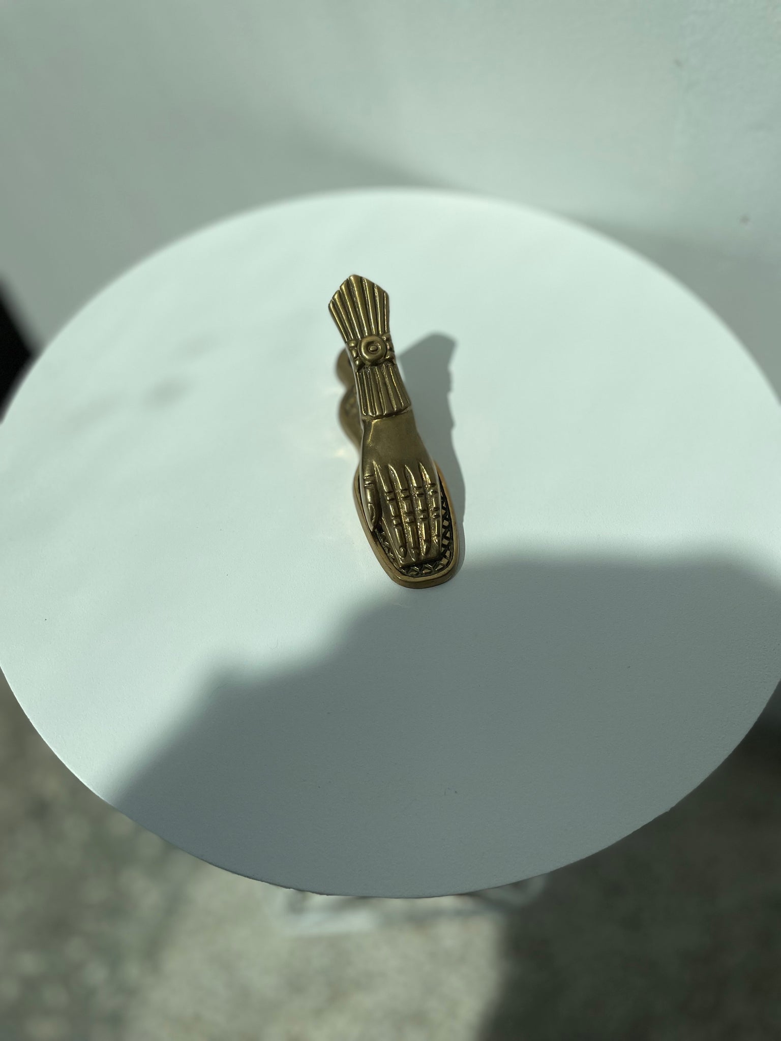VINTAGE BRASS HAND CLIP