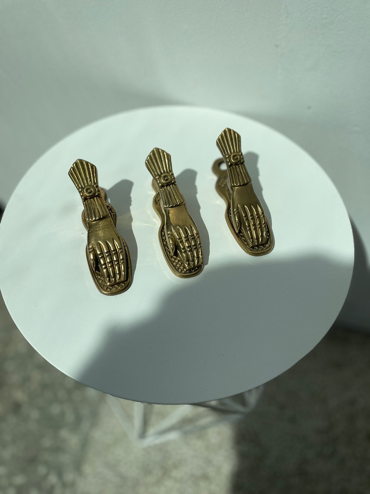 VINTAGE BRASS HAND CLIP
