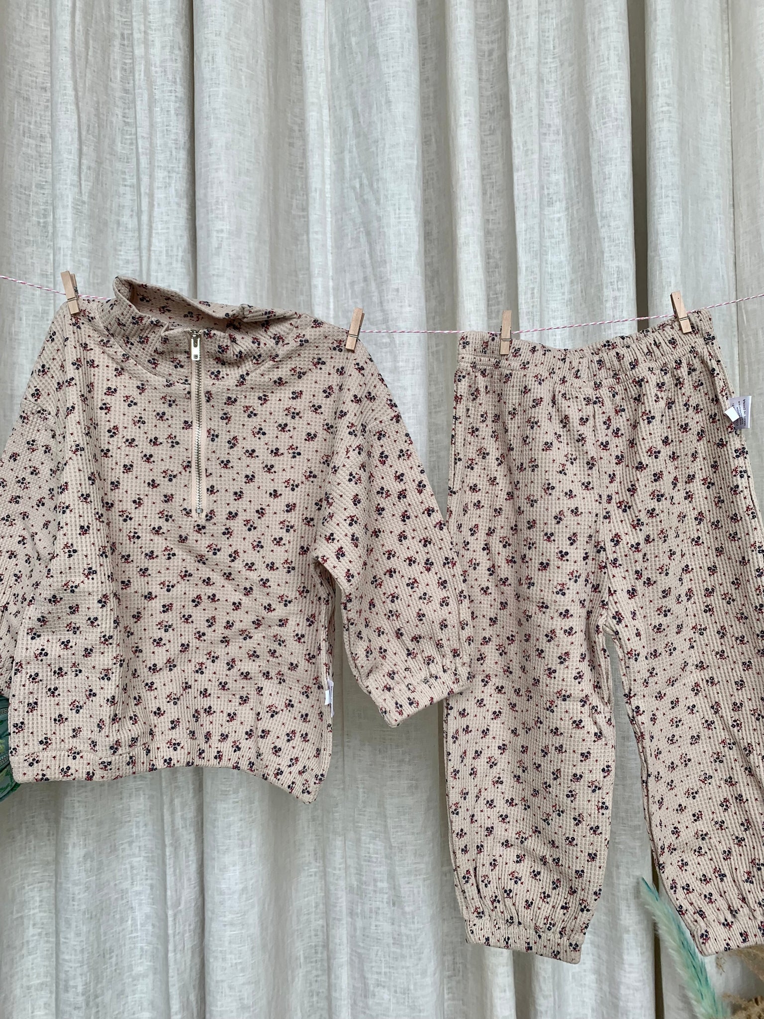 PETITE FLEUR SWEATSUIT