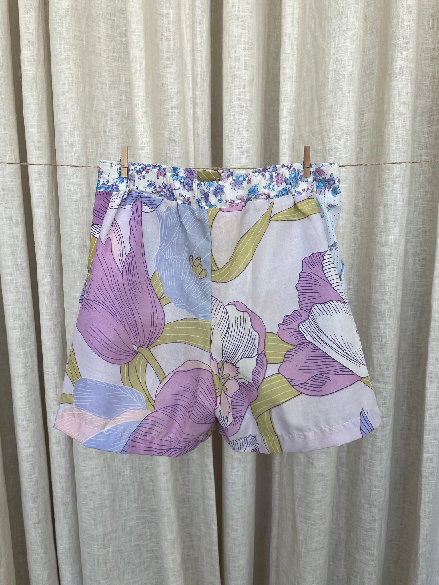 HIGH WAISTED TULIP SHORTS