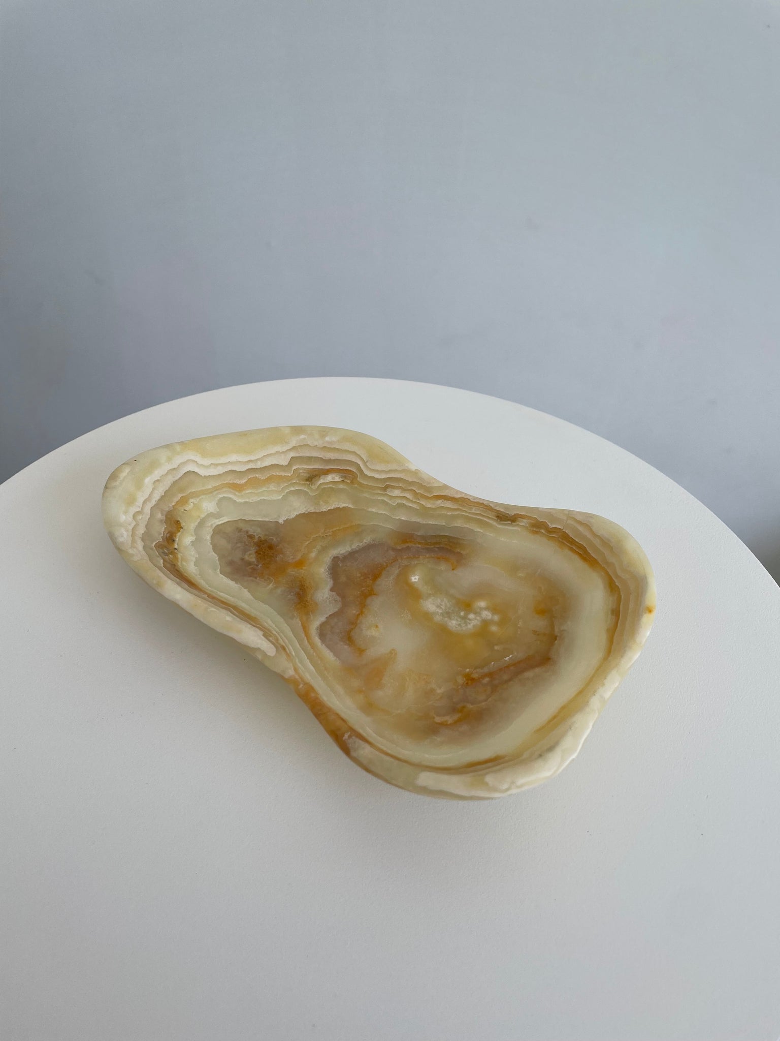 REYNA ORGANIC ONYX DISH