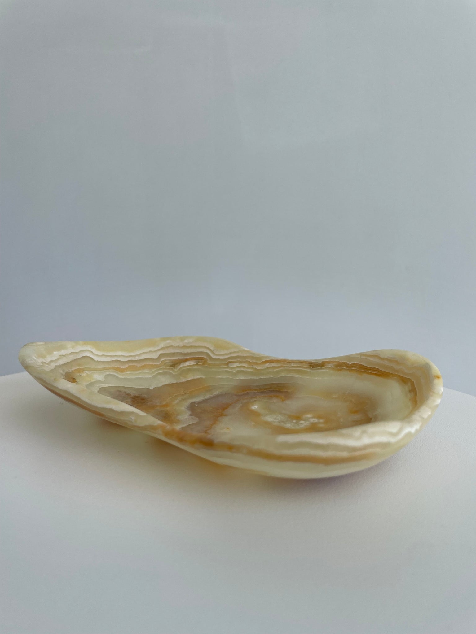 REYNA ORGANIC ONYX DISH