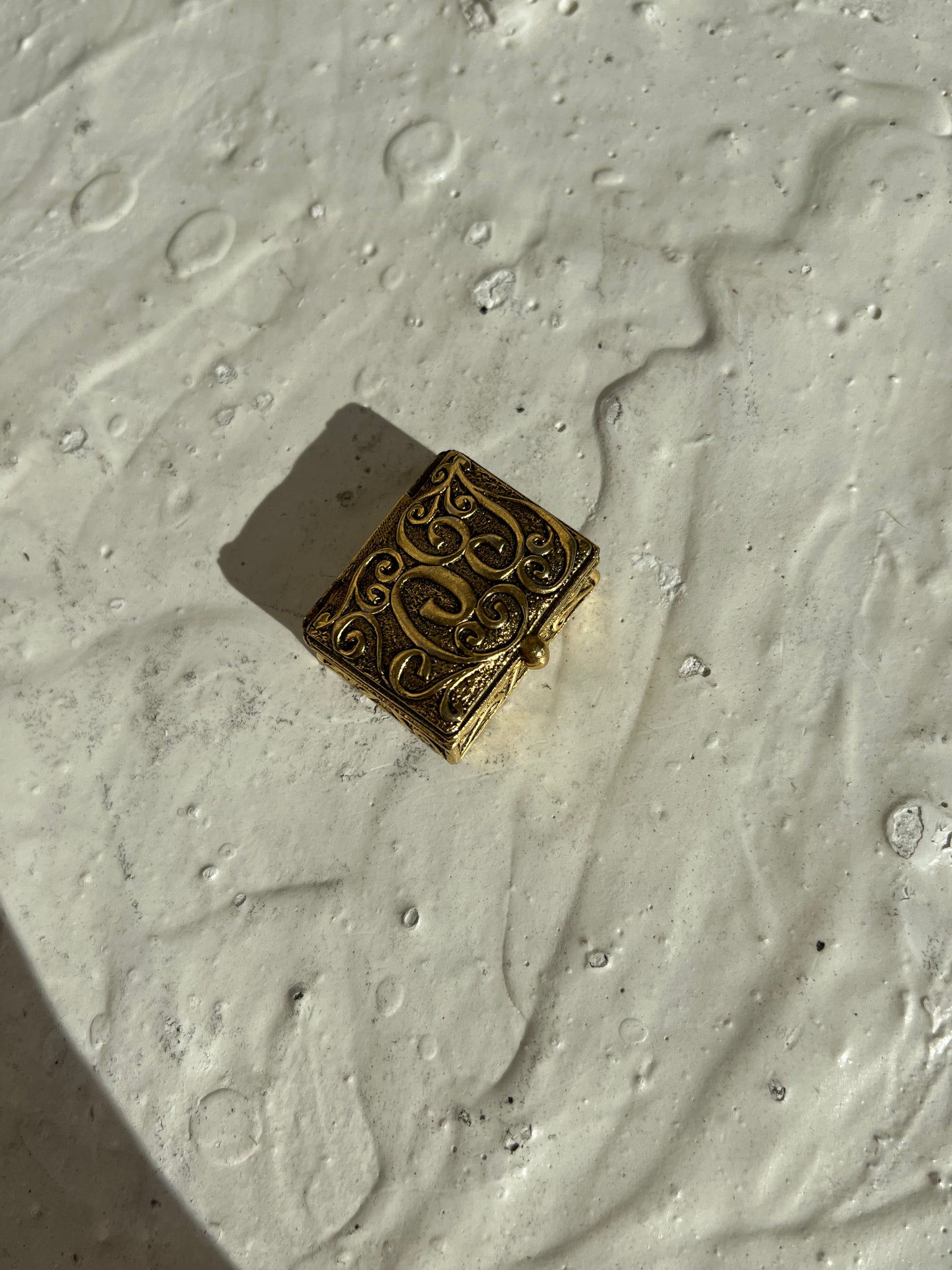 VINTAGE PILL BOX
